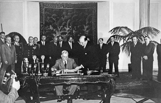 Подписание Варшавского договора в 1955 году