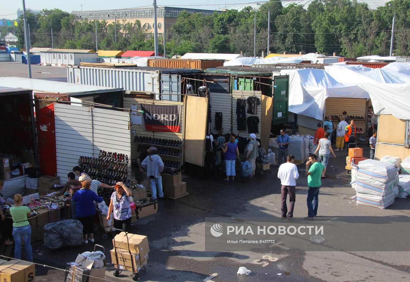 Вещевой рынок в Лужниках