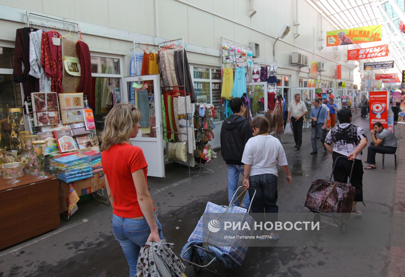 Вещевой рынок в Лужниках