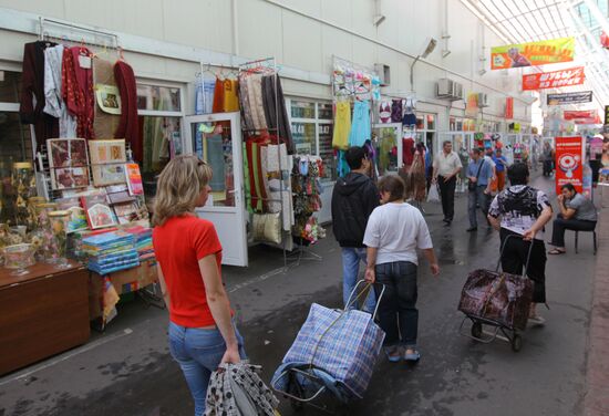 Вещевой рынок в Лужниках