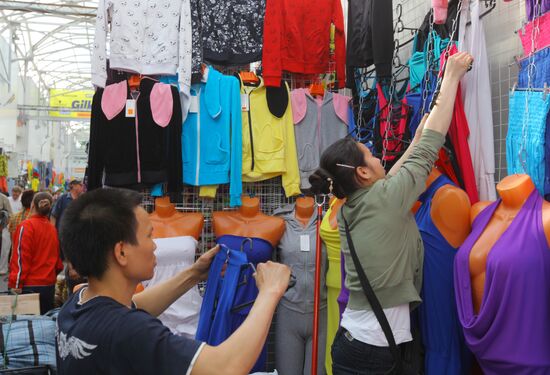 Вещевой рынок в Лужниках