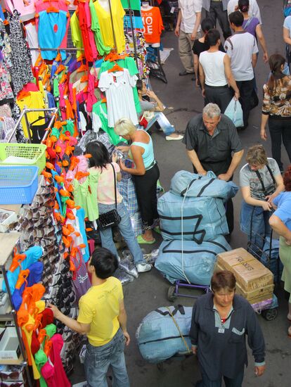 Вещевой рынок в Лужниках