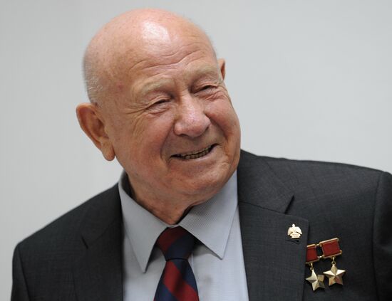 Интервью космонавта Алексея Леонова агентству РИА Новости