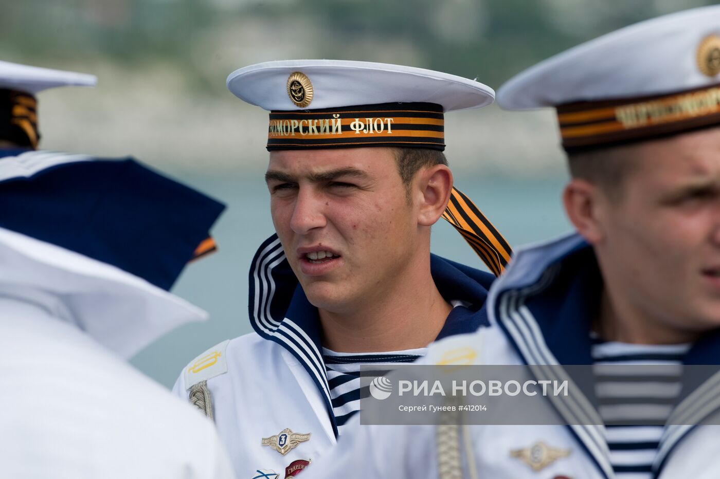 Моряки ракетного крейсера "Москва"