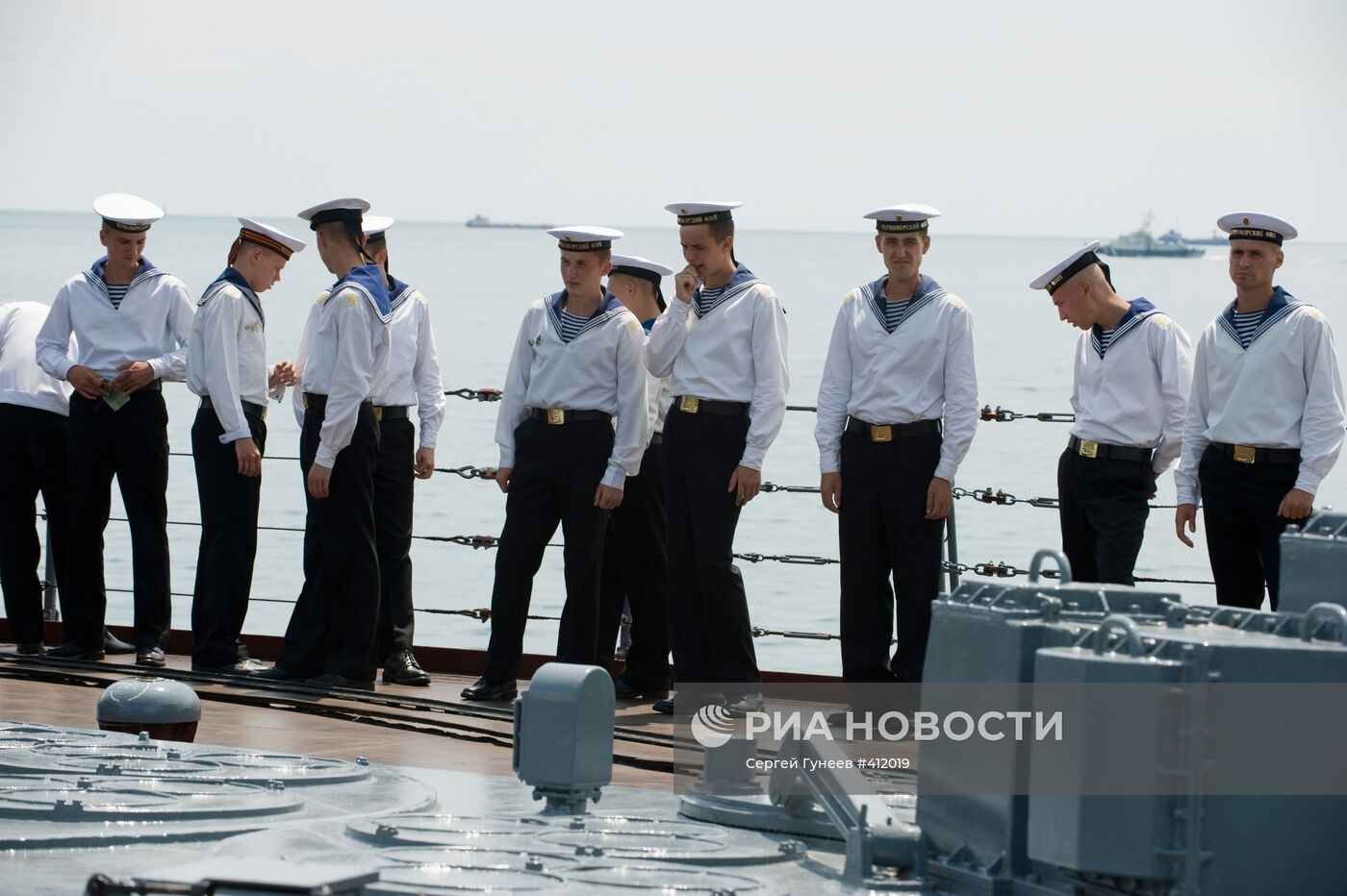 Моряки ракетного крейсера "Москва"