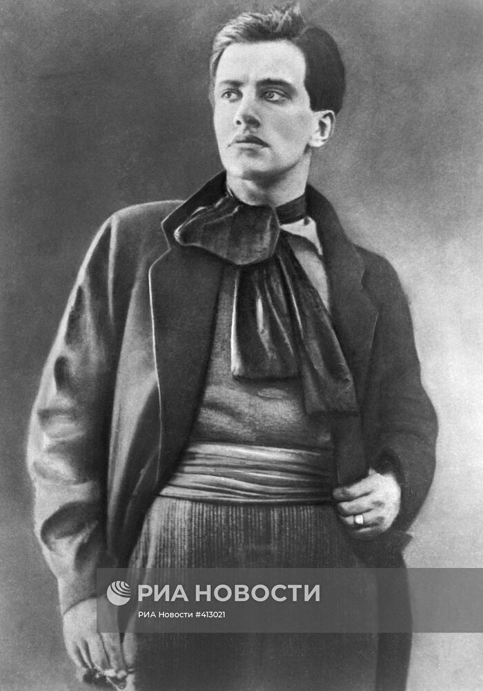 Поэт Владимир Владимирович Маяковский (1893-1930) 1918 год