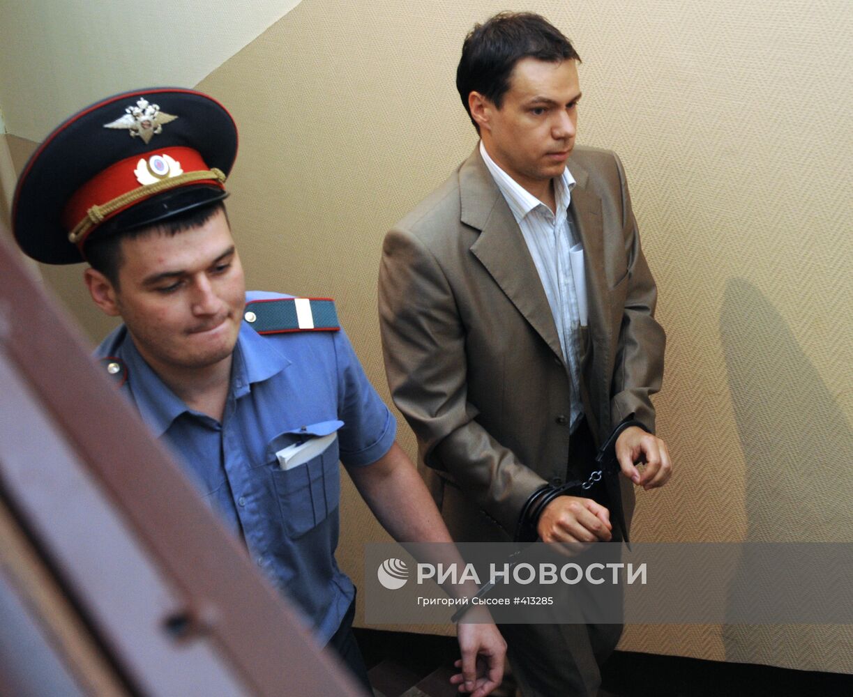 Сергей Бобылев доставлен в Тверской суд Москвы