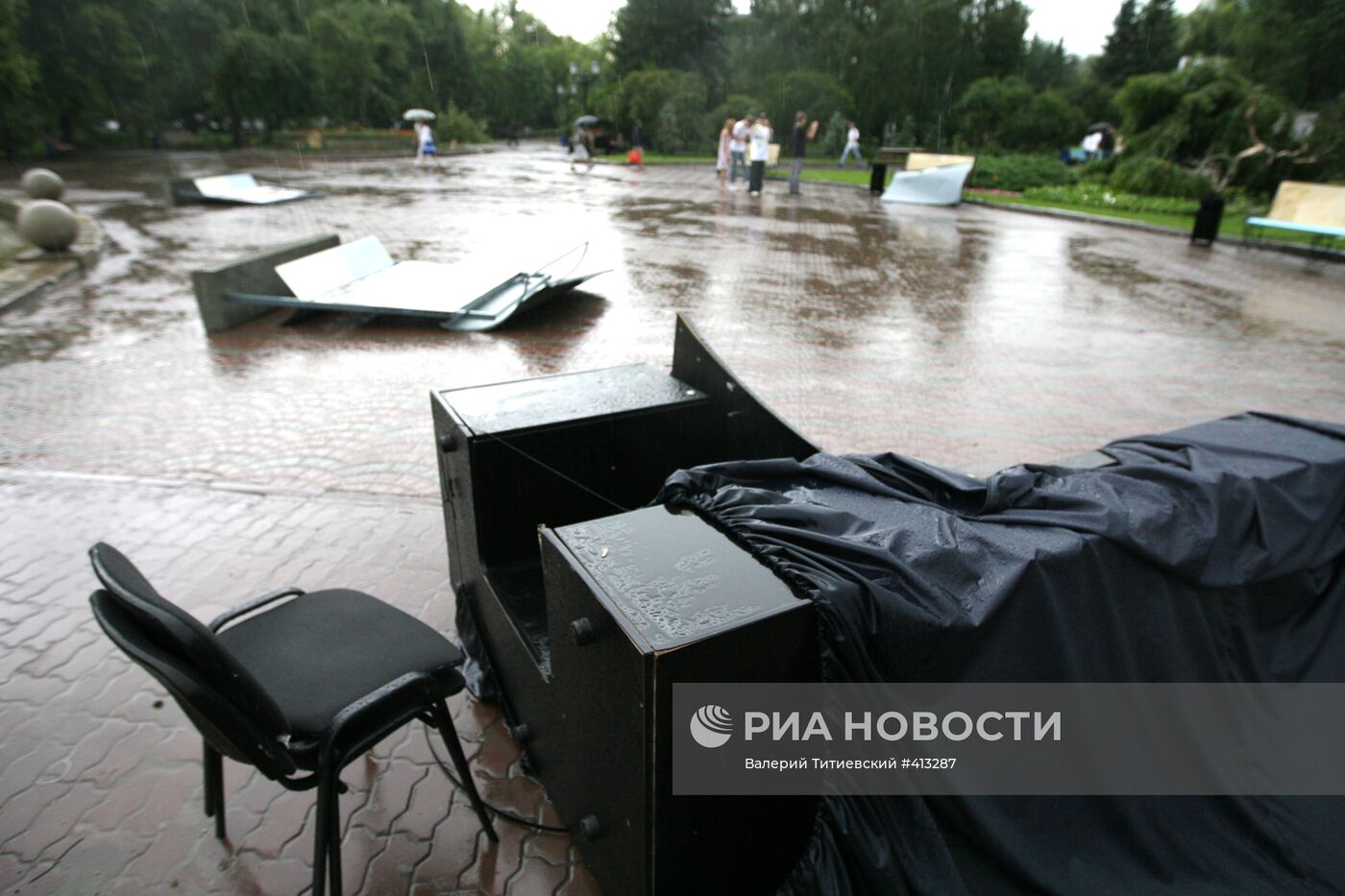 Мощная гроза с дождем прошла в Новосибирске