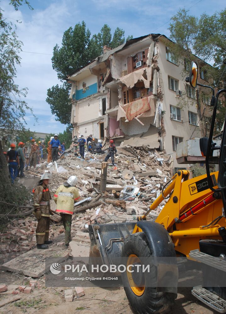 Общежитие обрушилось в Астрахани