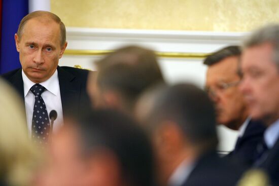 В.Путин провел заседание президиума правительства РФ 23 июля