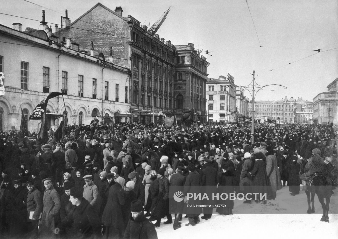 Демонстрация в Театральном проезде в Москве