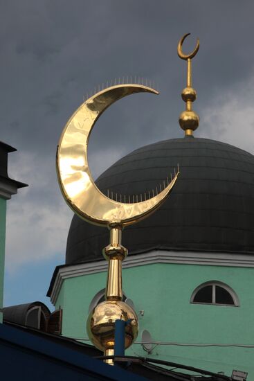Шпиль с полумесяцем для минарета Московской соборной мечети