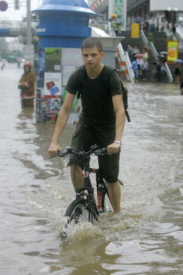 Сильный ливень затопил улицы Минска