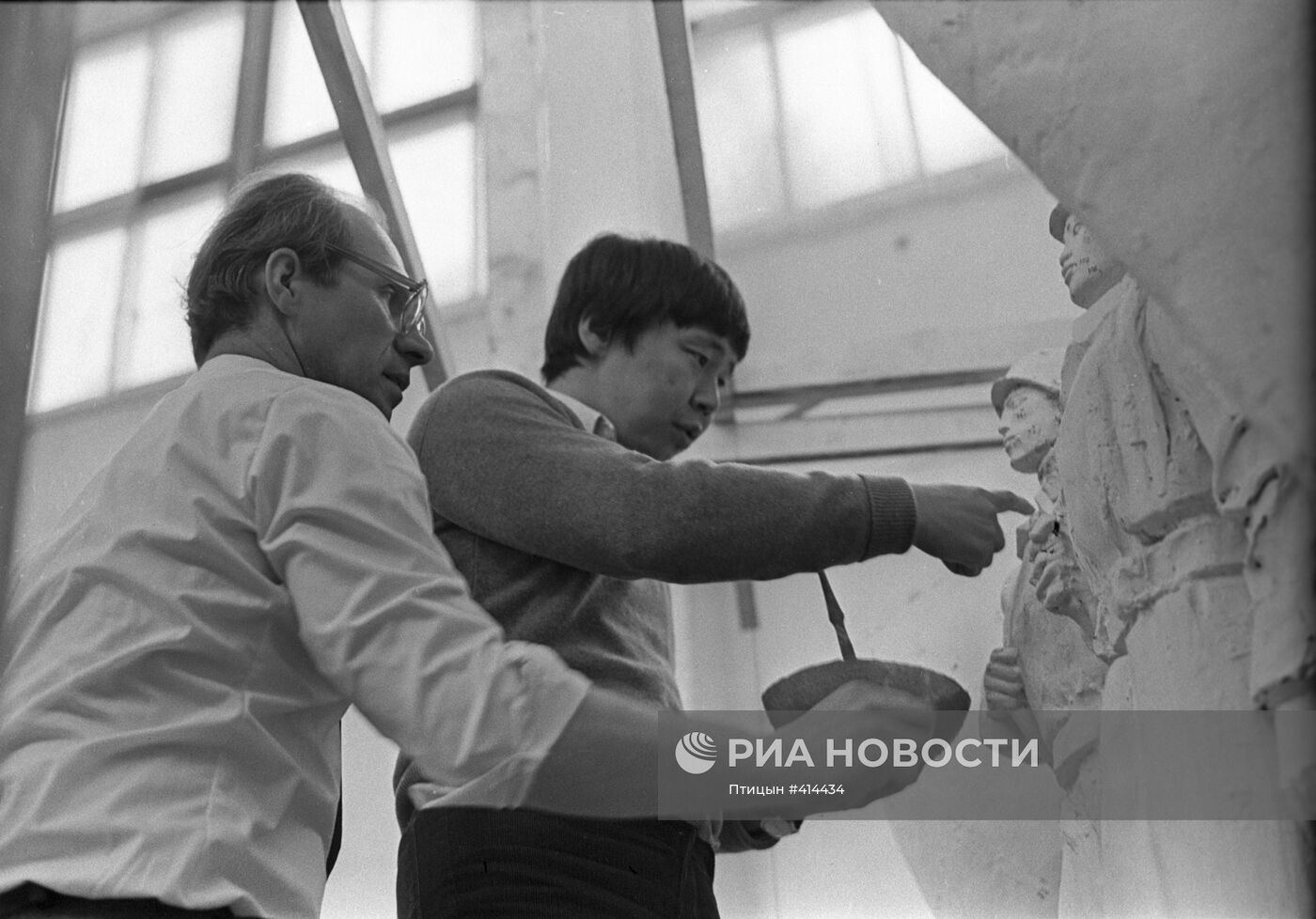 Скульпторы Амгалан Нэвэгмид и Александр Бурганов