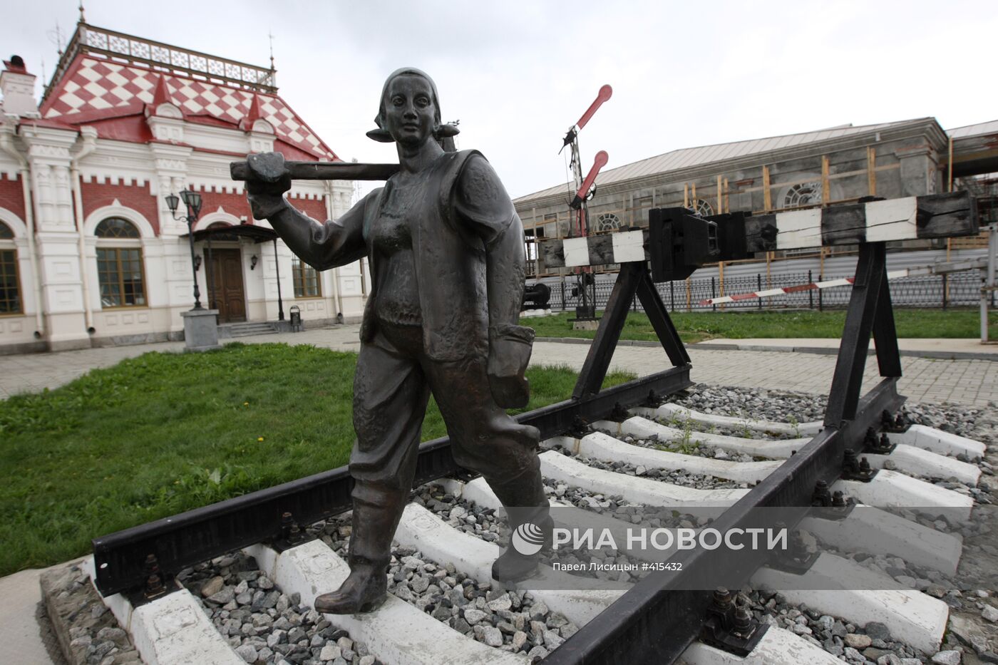 Памятники Екатеринбурга