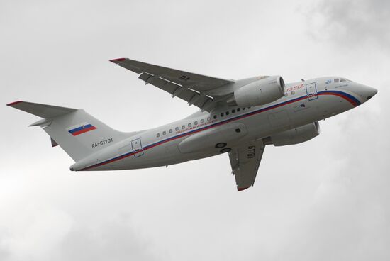 Демонстрация российско-украинского самолета Ан-148