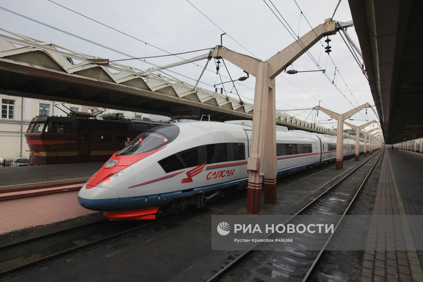 Новейший скоростной поезд "Сапсан" на Ленинградском вокзале