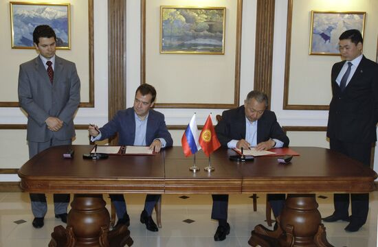 Президенты России и Киргизии подписали меморандум