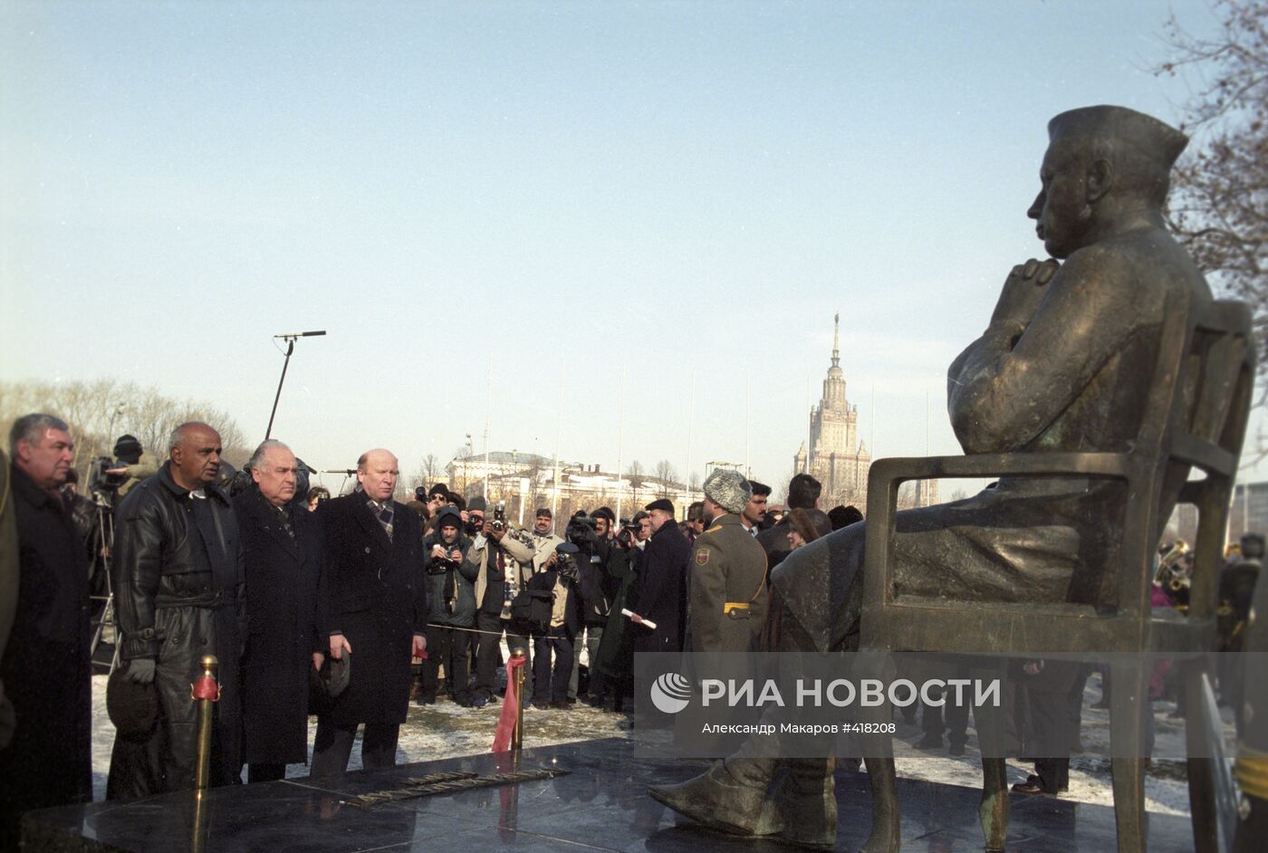 На церемонии открытия памятника Джавахарлалу Неру