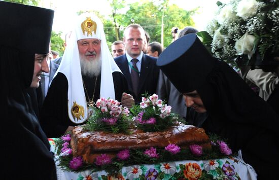 Патриарх Кирилл посетил Свято-Троицкий монастырь в Корце