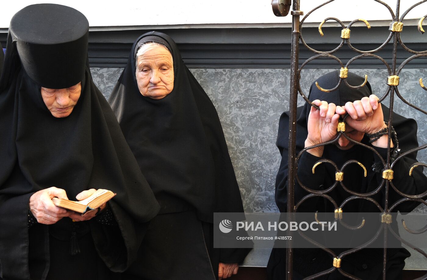 Монахини Свято-Троицкого монастыря в Корце