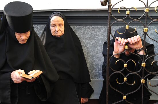 Монахини Свято-Троицкого монастыря в Корце