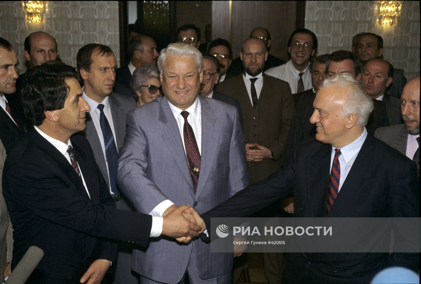 Борис Ельцин, Эдуард Шеварднадзе, Владислав Ардзинба