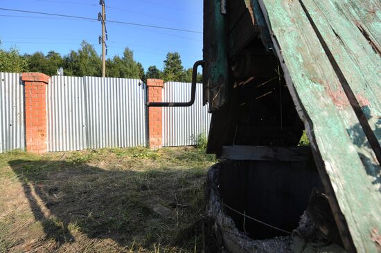 Артиллерийский снаряд попал в двор жилого дома в Подмосковье