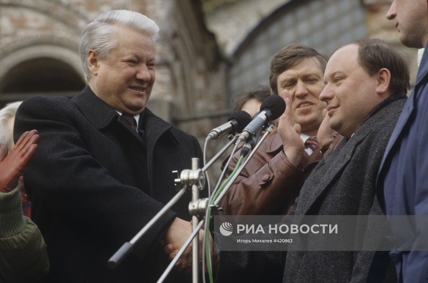 Б.Ельцин на митинге