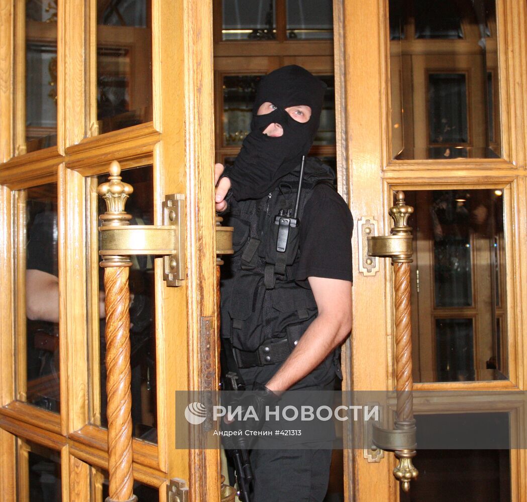 Обыск в ресторане "Прага" в Москве