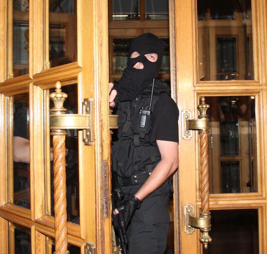 Обыск в ресторане "Прага" в Москве