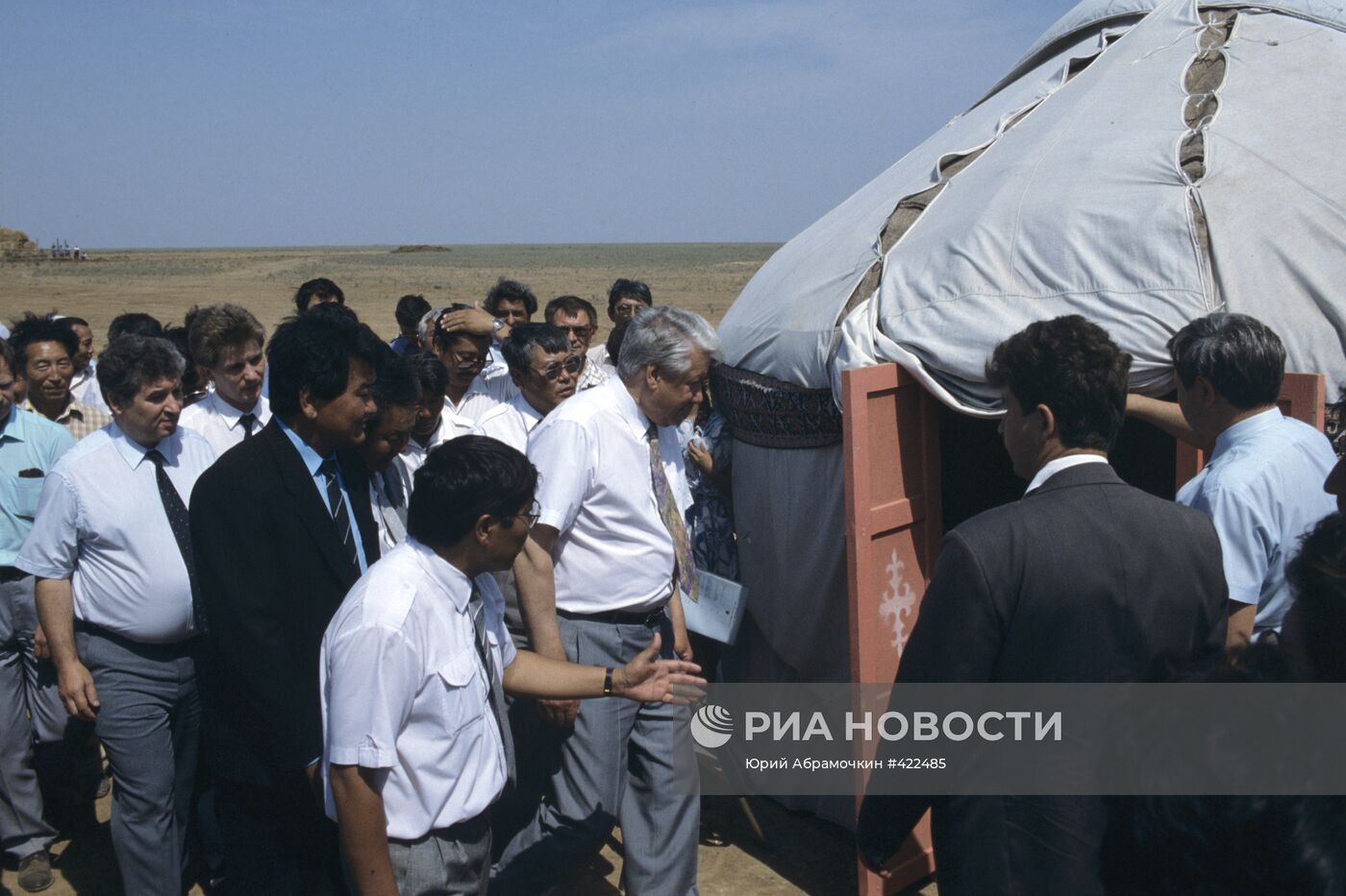 Президент РФ Б.Н. Ельцин, рабочая поездка по городам России