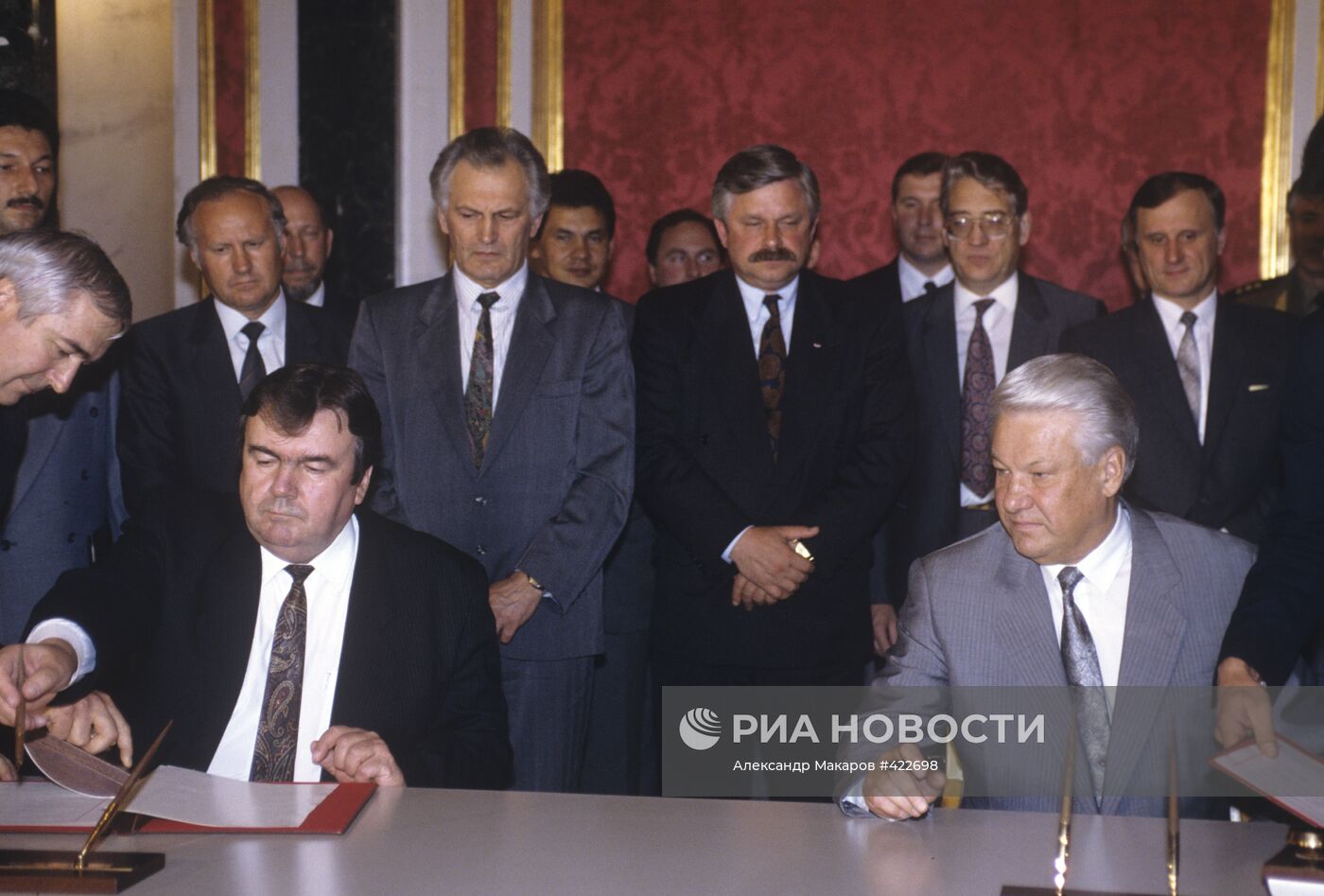 Президент РФ Б.Н. Ельцин и президент Молдовы М. Снегур