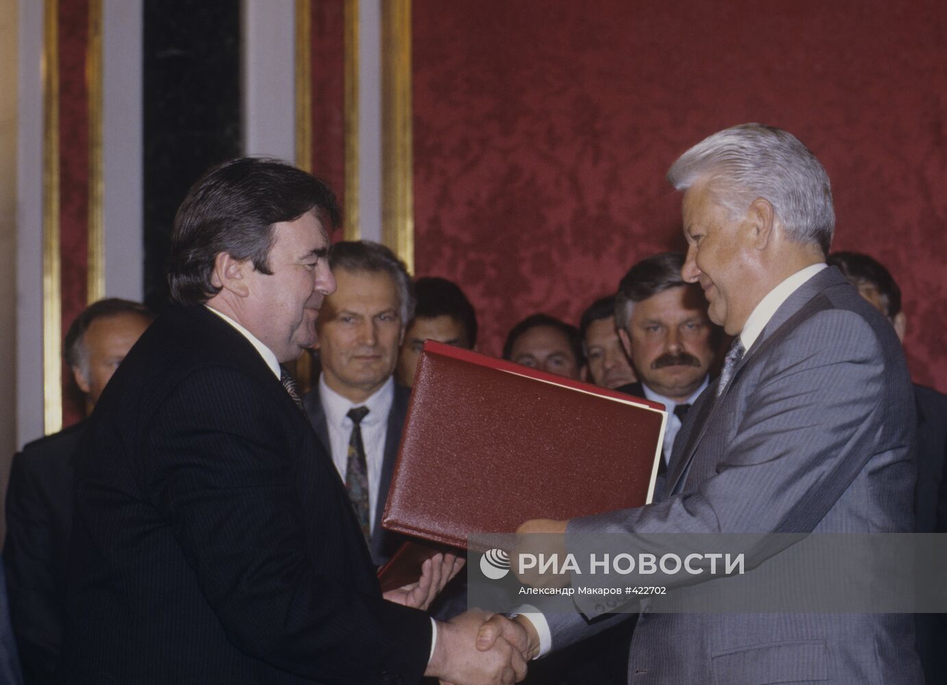 Президент РФ Б.Н. Ельцин и президент Молдовы М. Снегур