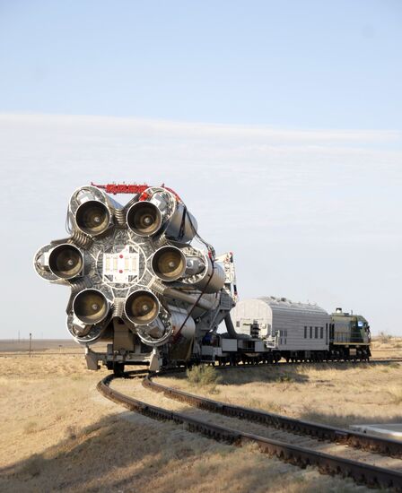 Ракета "Протон-М" вывезена на стартовую площадку Байконура