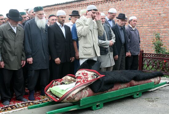 Похороны З.Садулаевой, убитой в Заводском районе Грозного