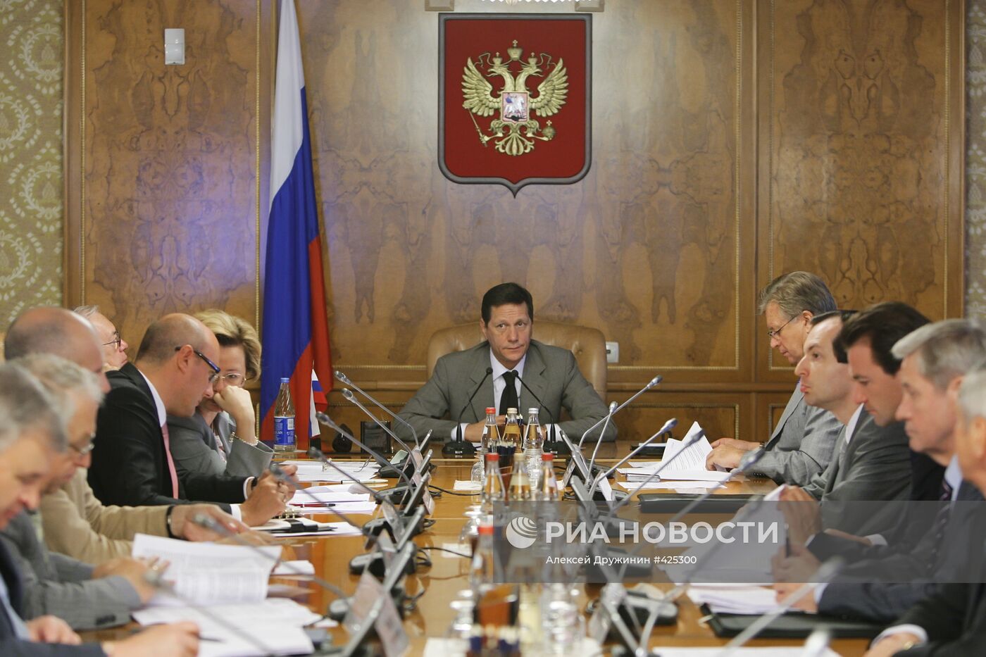 Вице-премьер РФ А.Жуков провел заседание в Доме правительства РФ