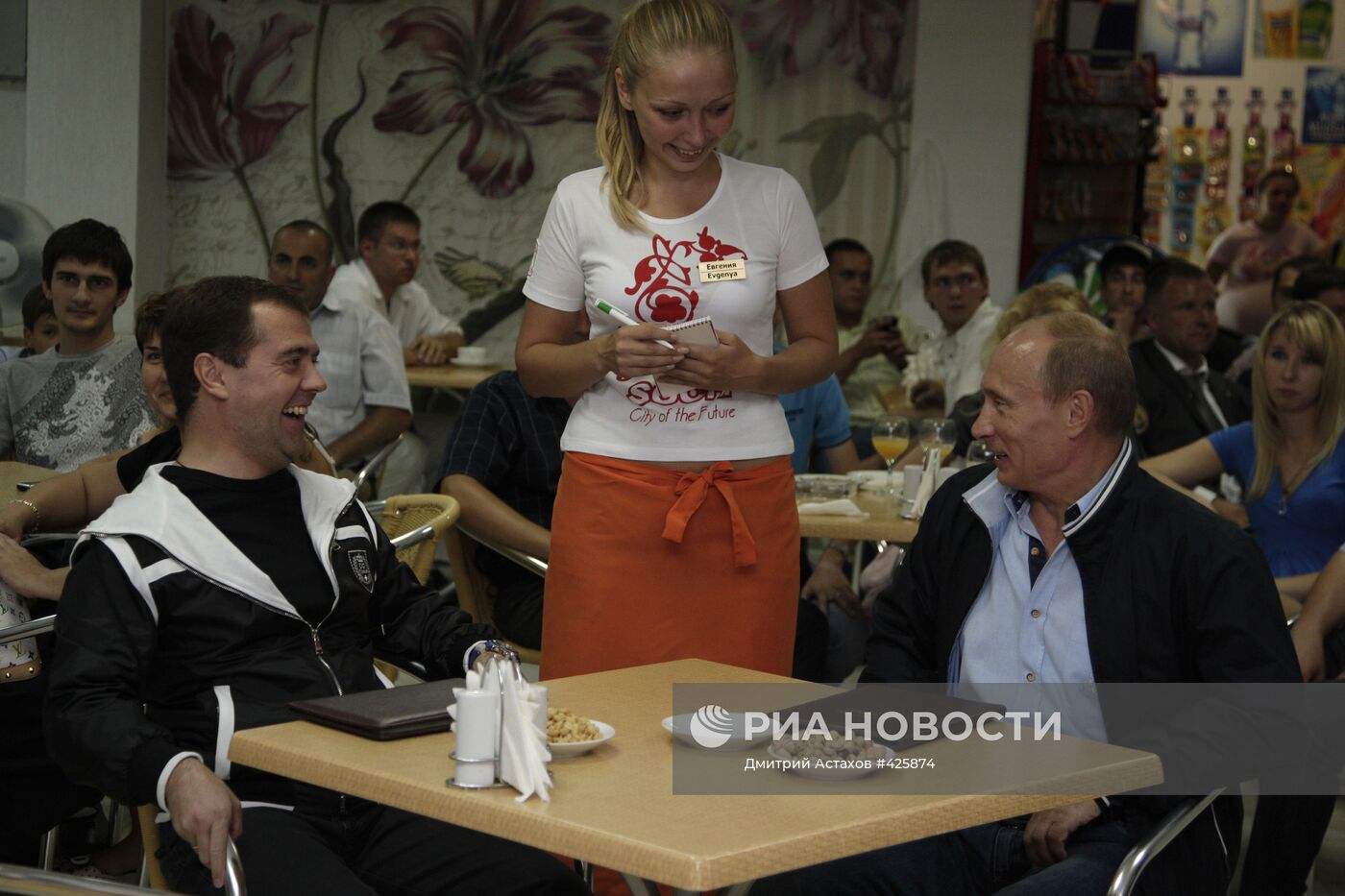 Президент РФ Д.Медведев и премьер-министр РФ В.Путин в Сочи