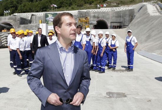 Д.Медведев побывал на строительстве олимпийских объектов