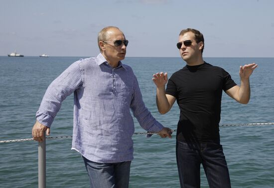 Д.Медведев и В.Путин провели встречу в Сочи