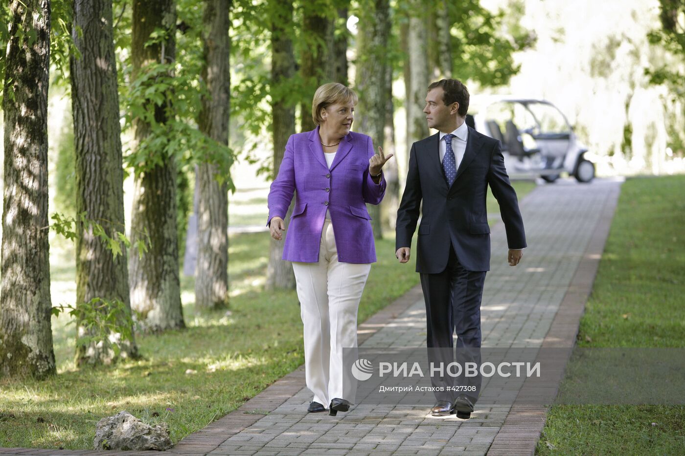 Д.Медведев провел встречу с А.Меркель в Сочи