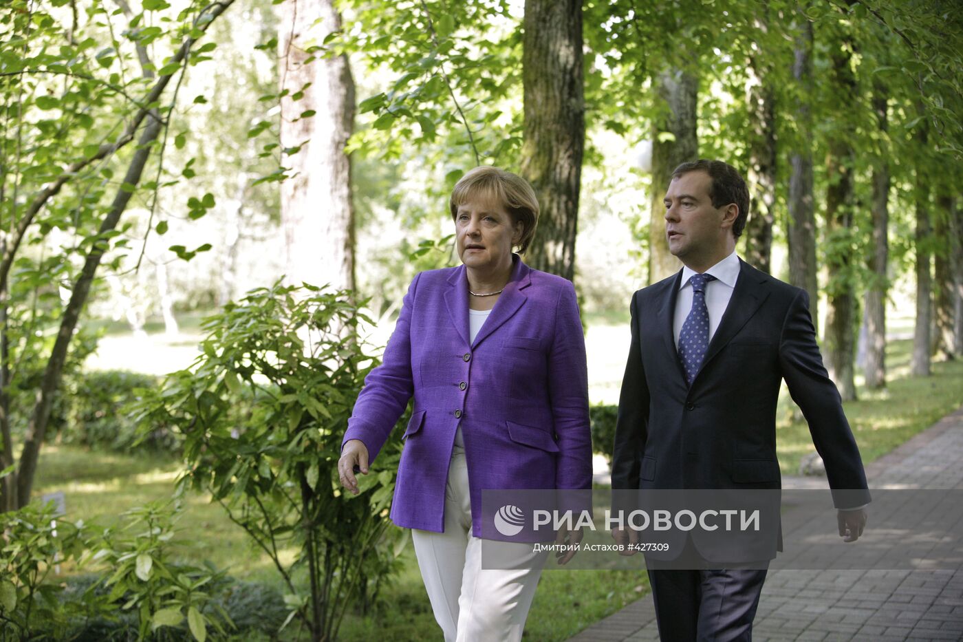 Д.Медведев провел встречу с А.Меркель в Сочи