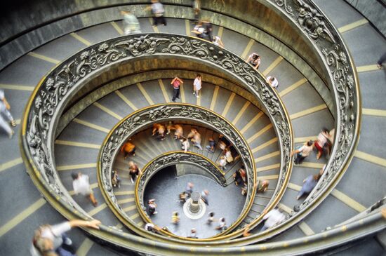 Винтовая лестница в музее Ватикана