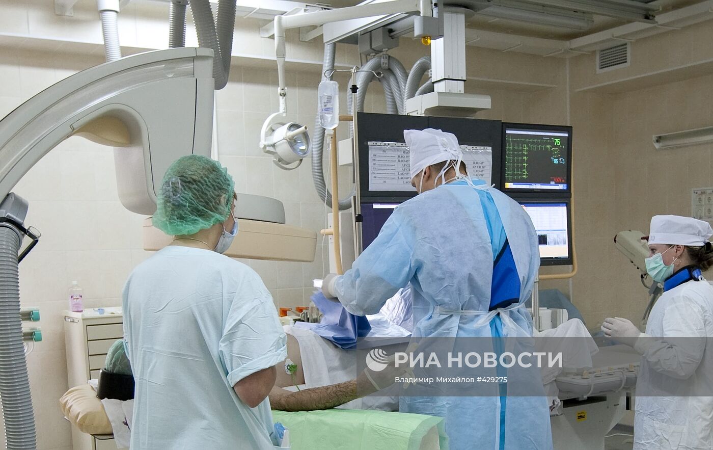 В Южно-Сахалинске проведена первая операция на новом ангиографе