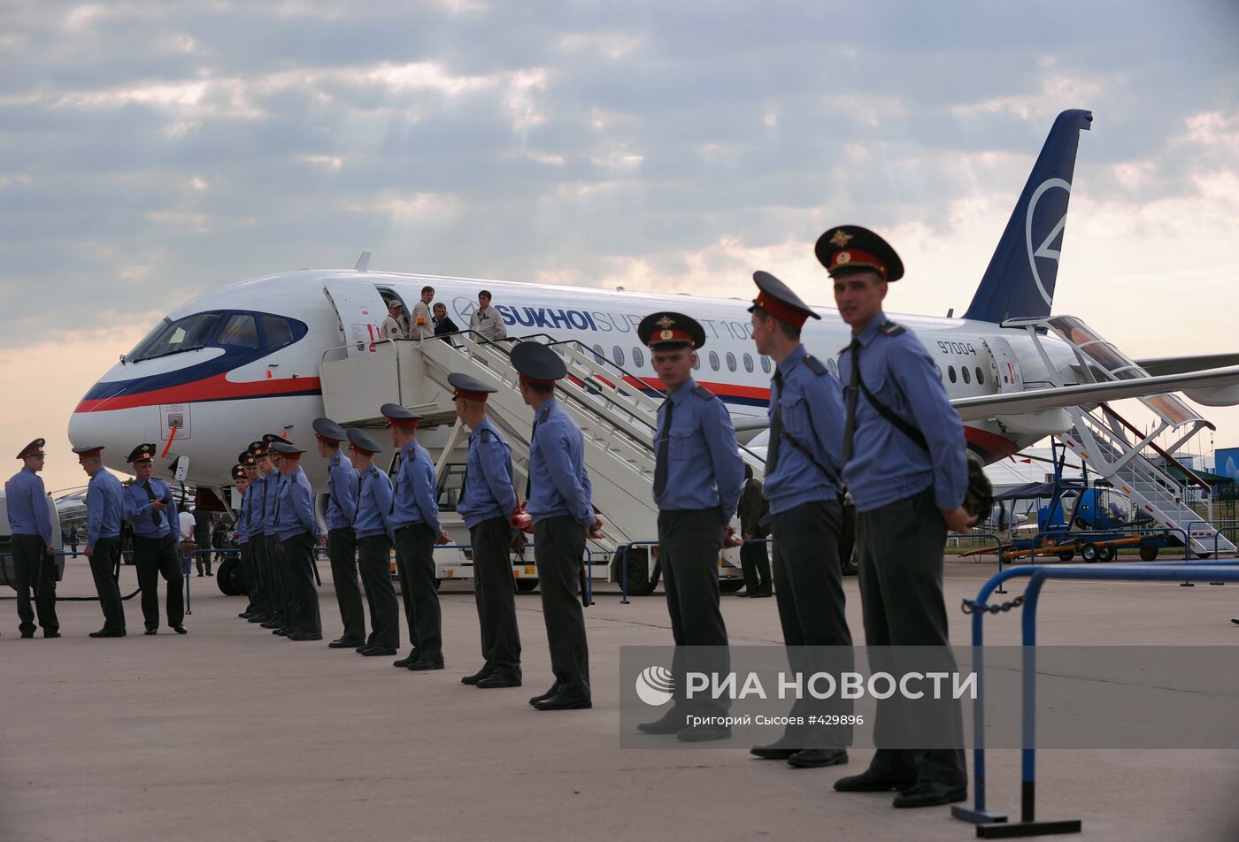 Авиакосмический салон "МАКС-2009" открывается в Жуковском