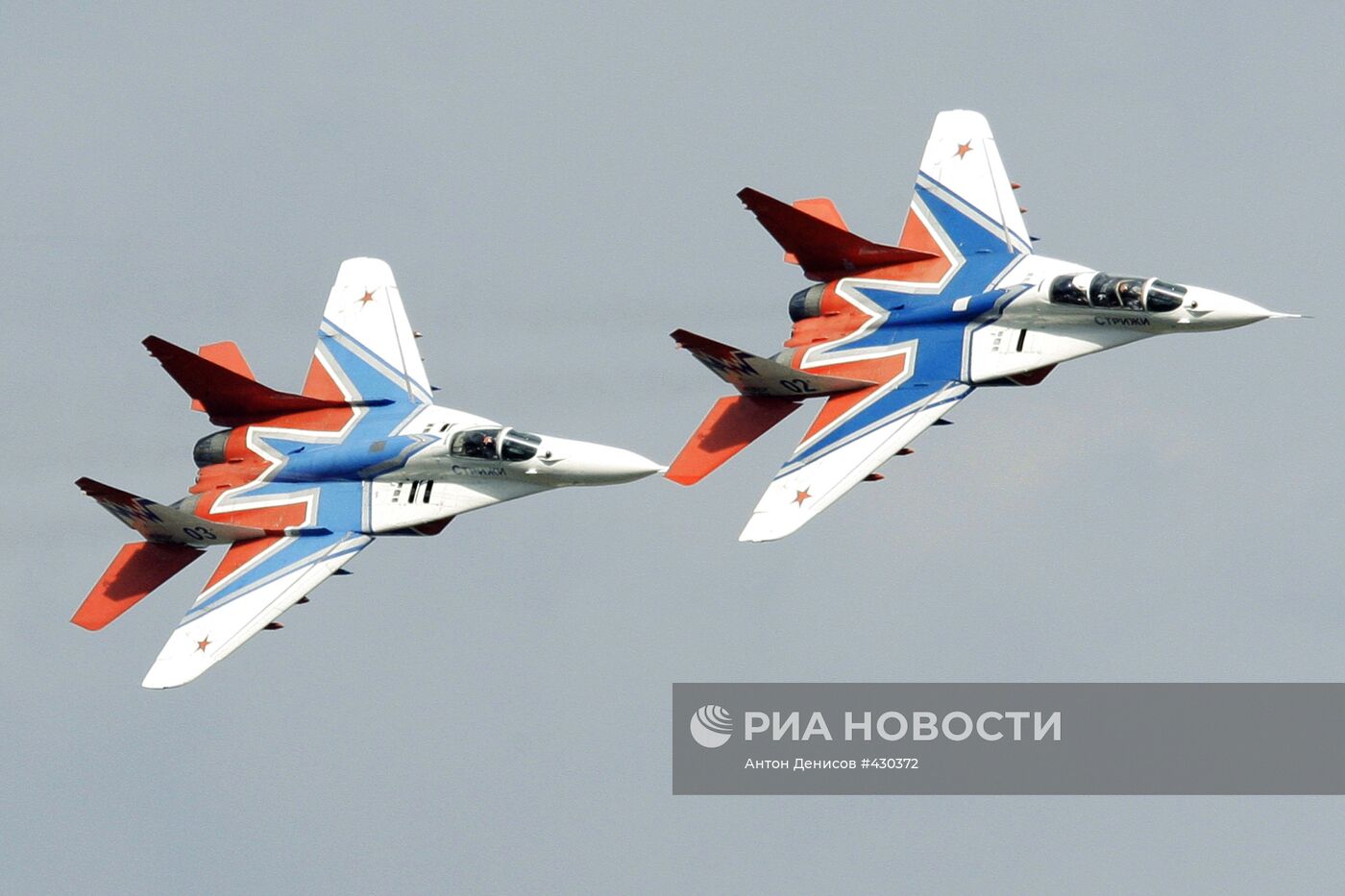 Истребители МиГ-29 пилотажной группы "Стрижи"