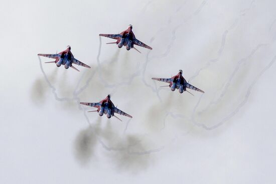 Истребители МиГ-29 пилотажной группы "Стрижи"