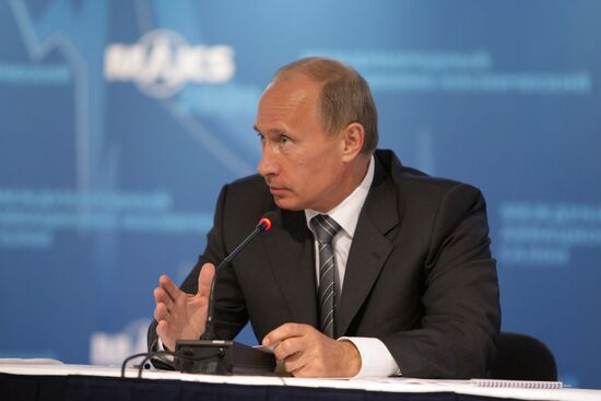В. Путин провел совещание по вопросам самолетостроения