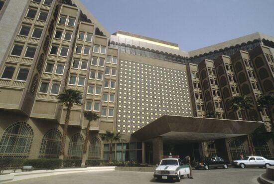 Здание на одной из улиц в Эр-Рияд