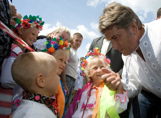 В.Ющенко на открытии Сорочинской ярмарки в Полтавской области